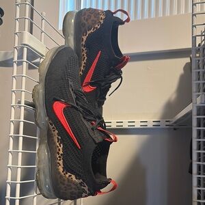 Nike Women's Black and Red Sneakers